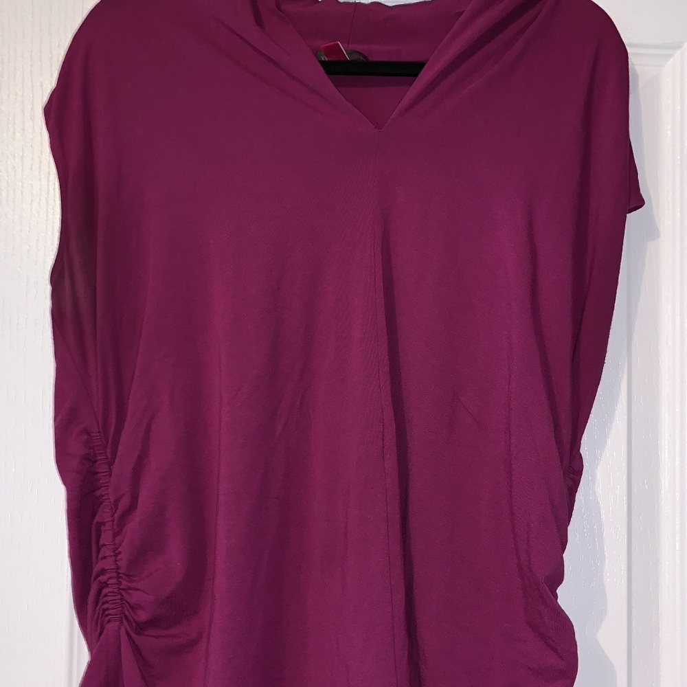 VINCE CAMUTO RUFFLED V NECK